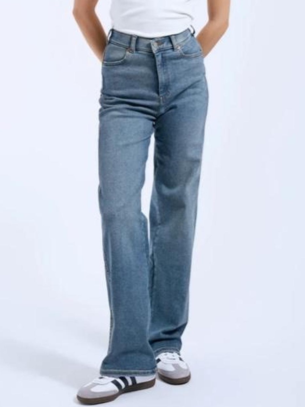 Classic High-Rise Straight Leg Jeans in Blue